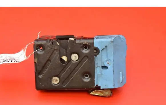 Volvo XC90 Front door lock 8650546