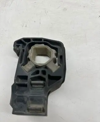 BMW 5 F10 F11 Radiator mount bracket M135239 P3652002