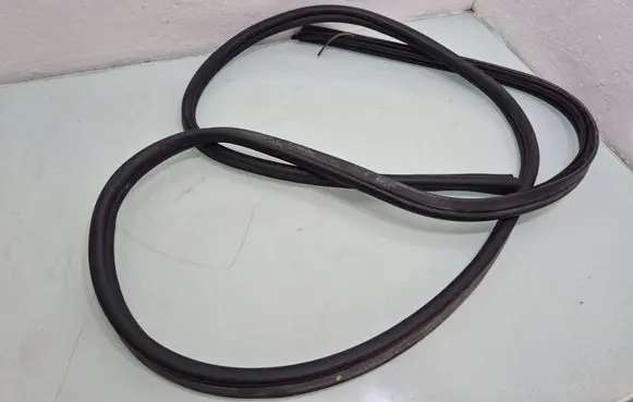 Dodge Journey Trunk rubber seal (body) 