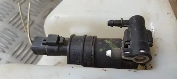 Renault Laguna I Windscreen/windshield washer pump 430702b
