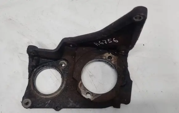 Nissan Primera Engine mounting bracket 