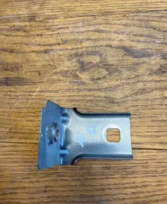 Opel Vivaro Fender mounting bracket 5032R