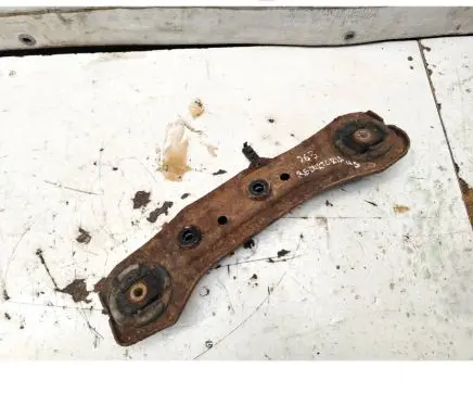 Honda CR-V Rear differential/diff mount bracket 