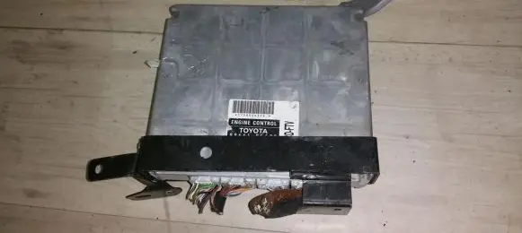 Toyota Avensis T220 Engine control unit/module 8966105690 89661-05690