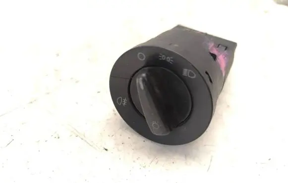 Volkswagen Golf IV Light switch 1C0941531