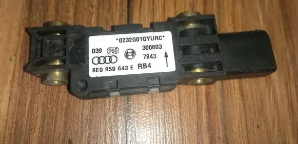 Audi A4 S4 B6 8E 8H Airbag deployment crash/impact sensor 8E0959643a