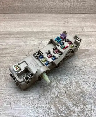 Toyota Previa (XR30, XR40) II Fuse module 0E310055 4978 PA66PPE
