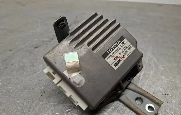 Toyota Corolla E120 E130 Power steering control unit/module 8965002150