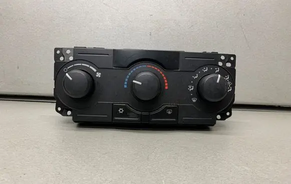 Dodge Magnum Climate control unit P55111870AJ