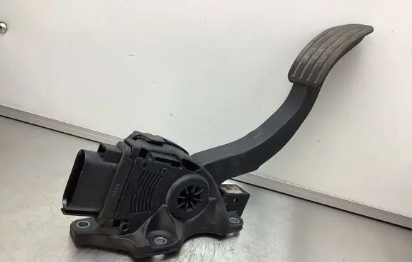 Volvo V70 Accelerator throttle pedal 6G929F836BD C95YE02 6PV00922001