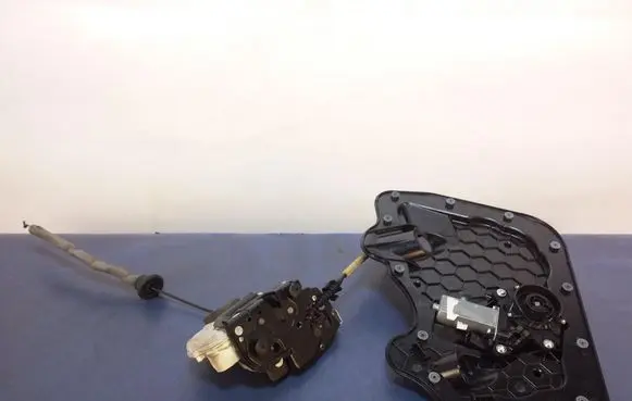 Audi A8 S8 D4 4H Front door lock 4H1837015E