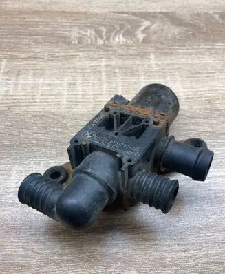 BMW 5 E60 E61 Coolant heater control valve 6911797 1147412171
