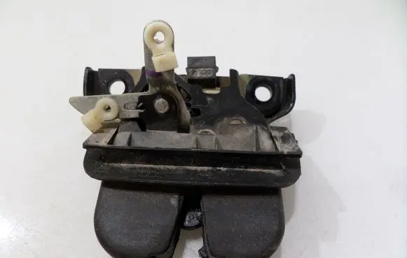 Audi A6 S6 C5 4B Loading door lock 