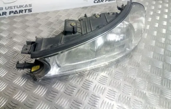 Ford Mondeo MK II Headlight/headlamp 1305235440 1305615033 0301098207