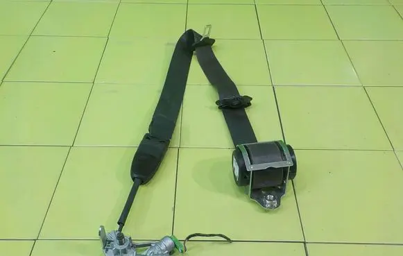 Opel Corsa E Front seatbelt 13427743 BEZPIECZENSTWA