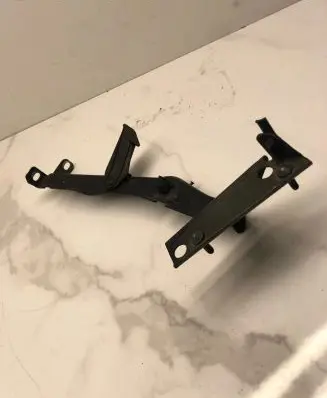 Audi A4 S4 B8 8K Fender mounting bracket 8K0821135B