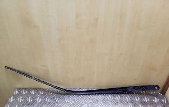Honda CR-V Front wiper blade arm