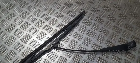 Rear wiper blade arm