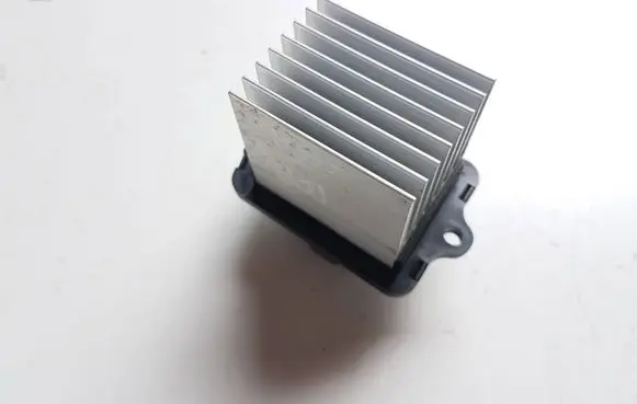 Subaru Crosstrek III Heater blower motor/fan resistor W6H028