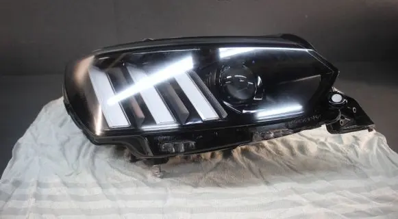 Peugeot 208 II Headlight/headlamp 9841641980