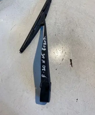 Rear wiper blade arm