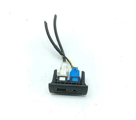 Mercedes-Benz Vito Viano W447 AUX in-socket connector A4478200087