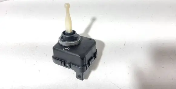 Headlight level adjustment motor