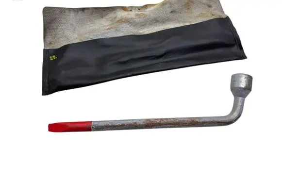 Volvo XC70 Wheel nut wrench 