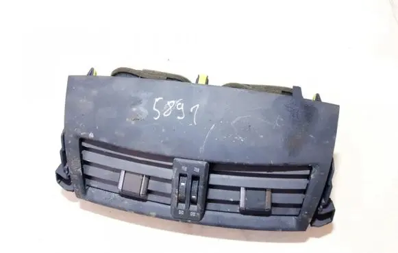 Toyota RAV 4 (XA30) Dash center air vent grill 5567042070 55670-42070