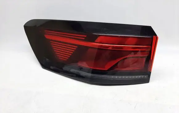 Volkswagen PASSAT B8 Tailgate rear/tail lights 3J0945095