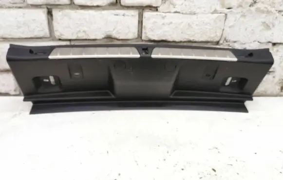 Trunk/boot sill cover protection