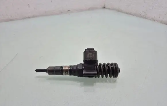 Audi A4 S4 B7 8E 8H Fuel injector 03G130073G 0414720404