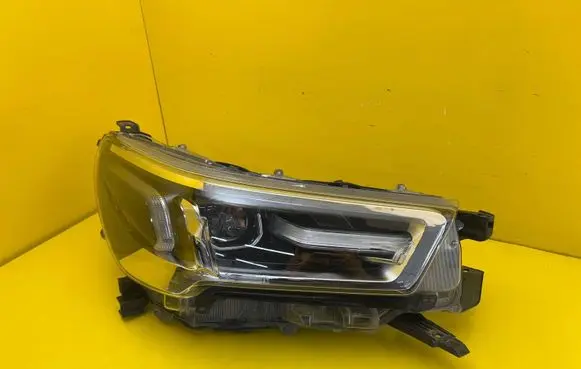 Toyota Hilux VIII Headlight/headlamp