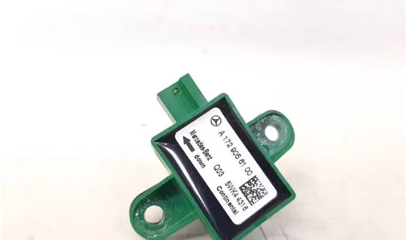 Mercedes-Benz CLS C218 AMG Airbag deployment crash/impact sensor A1729056100