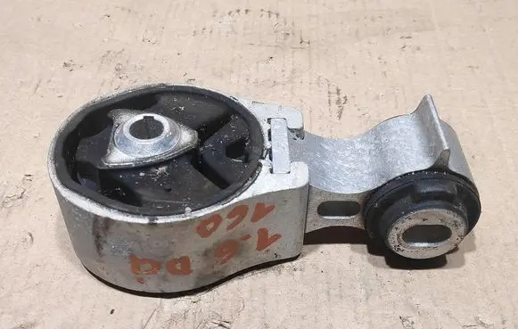 Engine mount vacuum valve