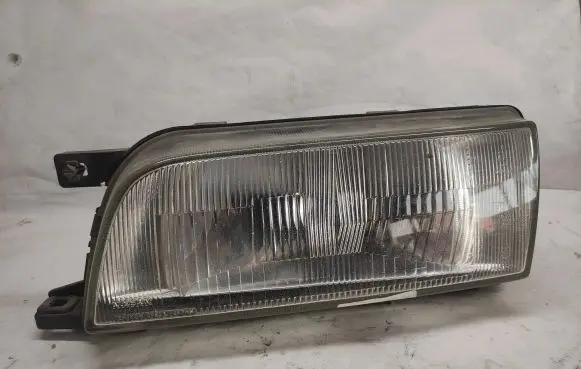Nissan Sunny Headlight/headlamp 7R010279