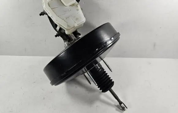 Renault Trafic III (X82) Brake booster 472108651R