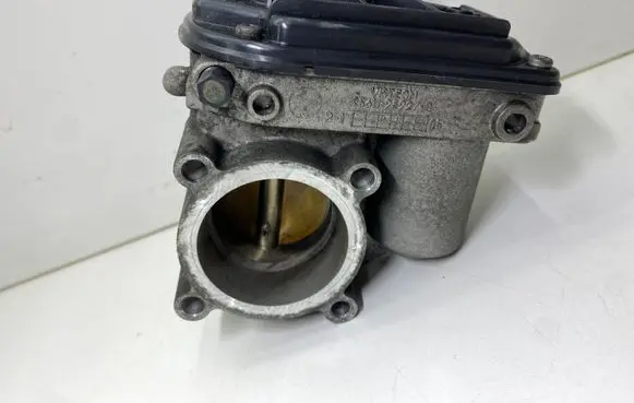 Ford Focus Throttle valve 2S6UPA 2704053