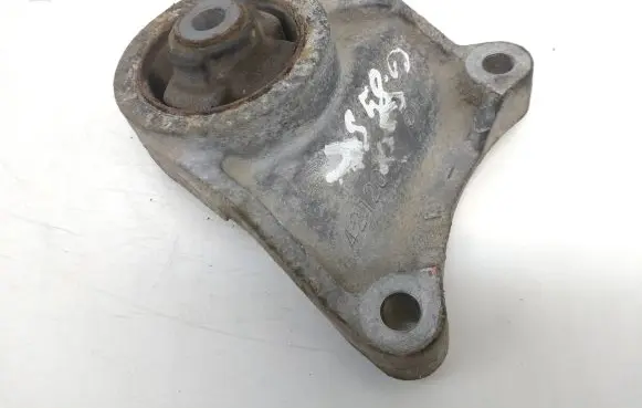 Toyota RAV 4 (XA30) Rear differential mounting bracket 42120
