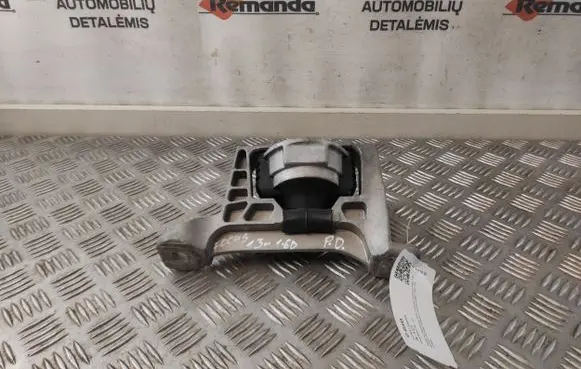 Ford Focus Engine mount bracket