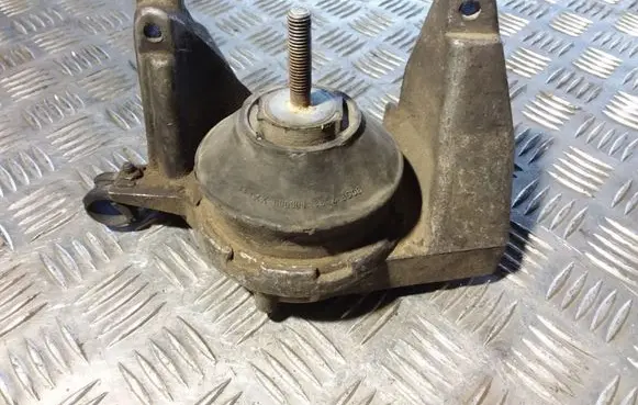 Audi A6 S6 C4 4A Engine mount bracket 4A0199352