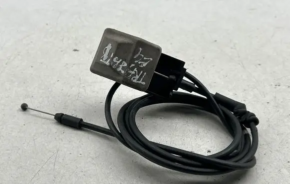 Hyundai Trajet Engine bonnet (hood) release handle 