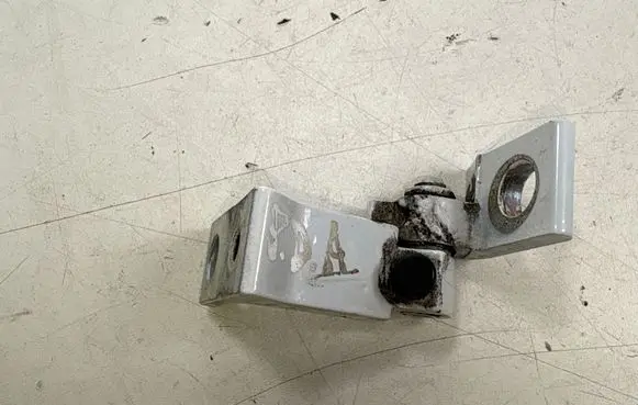 Audi A3 S3 8V Front door lower hinge 8X4833406B