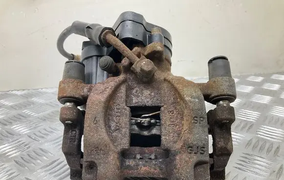 Volkswagen PASSAT B8 Rear brake caliper 3Q0615406E