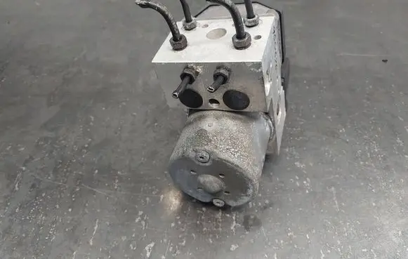 Volkswagen PASSAT B5.5 ABS Pump 3B0614111 0273004573