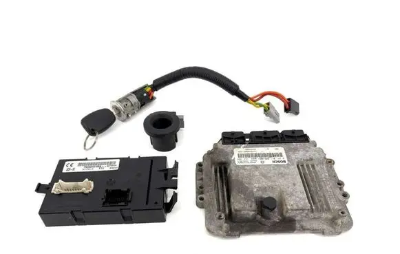 Renault Trafic II (X83) Engine control unit/module 8200546983 0281011529