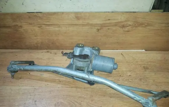 Mazda 121 SM Front wiper linkage and motor 96fg17504ab