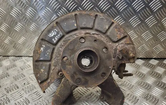 Volkswagen Golf V Front wheel hub