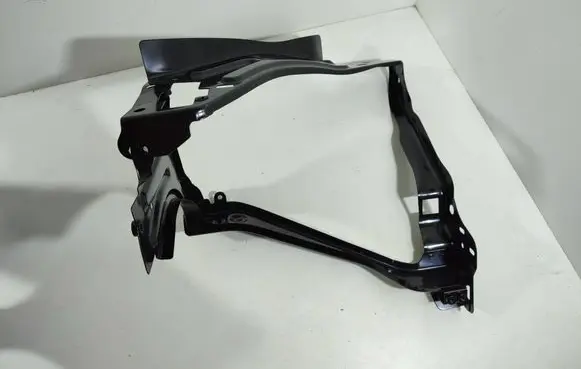 Mercedes-Benz GLK (X204) Headlight/headlamp mounting bracket 2046200091 A2046200091