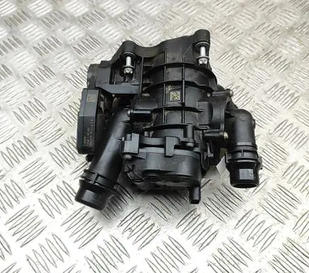BMW 3 G20 G21 Thermostat housing 8642560 72068308000
